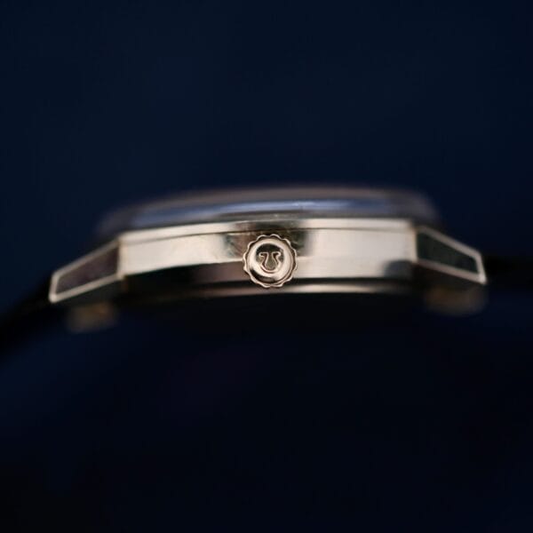 A close up of a watch