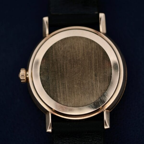 A close up of a watch