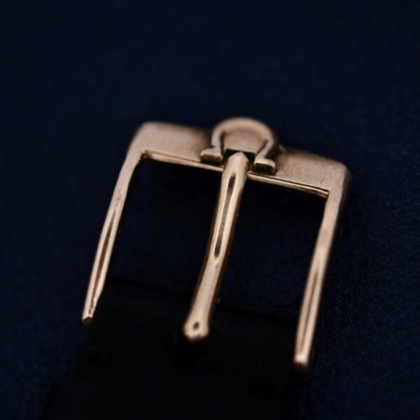 A close up of a belt buckle