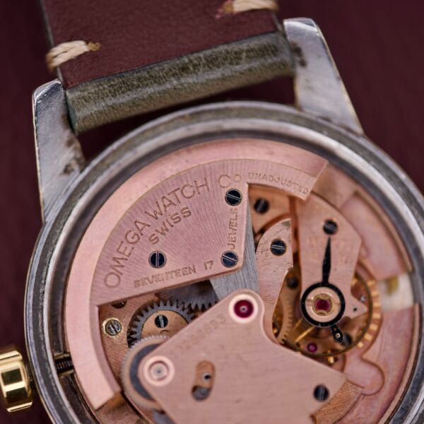 Close-up of the Omega Seamaster Automatic 2577-17 Tropic Dial’s exposed movement, revealing gears and engraved text on the mechanism.