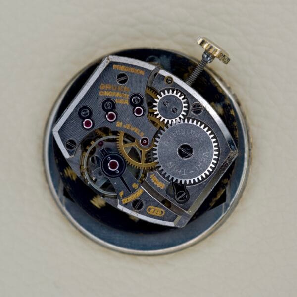 Close-up of a Gruen Barclay "Spider" Ref. 335-723 watch mechanism, highlighting exposed gears, intricate metalwork, and the 21 Jewels Cal. 335 movement.