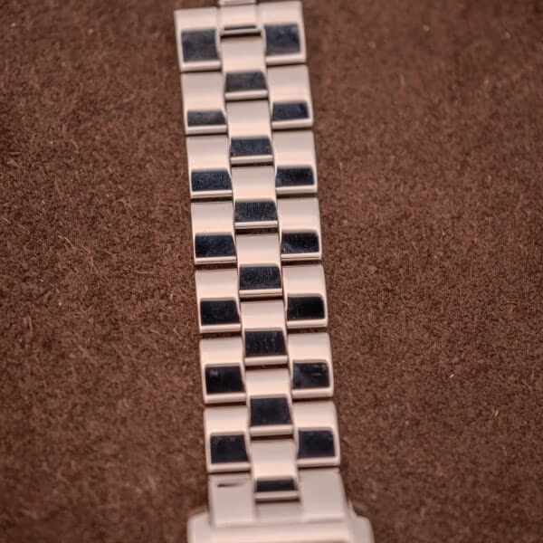 Baume Mercier Hampton MV045120 three-row polished stainless steel bracelet detail showing five-link row architecture and brushed center links.