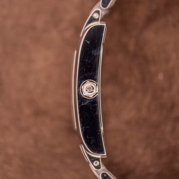 Baume Mercier Hampton MV045120 right-side case profile, signed crown detail, polished case flank with honest surface hairlining from regular wear.