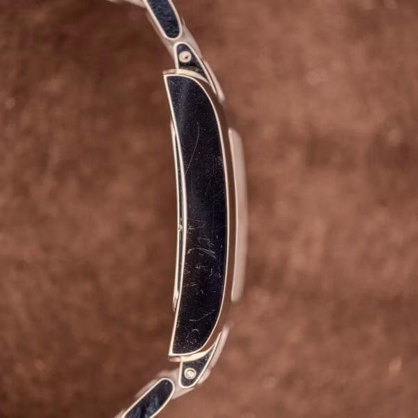 Baume Mercier Hampton MV045120 left-side case profile, polished stainless steel flank with light surface scratching, slim Hampton case thickness.