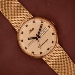 Mido Commander Automatic Datoday Ref. 8429 dial-and-bracelet overhead with champagne sunburst dial and signed Milanese mesh
