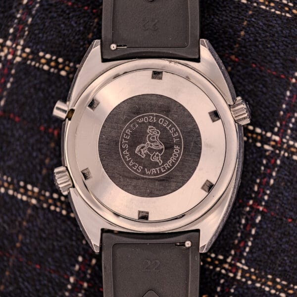 The case back of the Omega Seamaster Ref. 145.008 Chronostop Regatta Cal. 865 is engraved with "Waterproof Tested 120m" and features the Caliber 865 inscription.