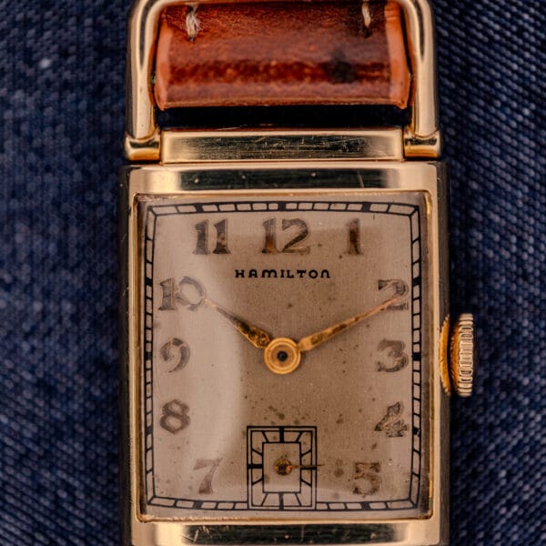 A Hamilton Willshire wristwatch with a 14k gold-filled Art Deco case, Cal. 980 movement, and rectangular face, displaying 10:14.