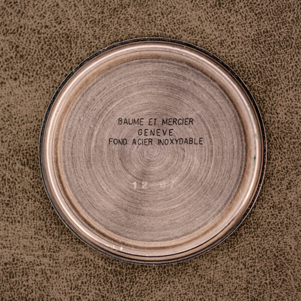 The Baume & Mercier Compressor Manual Wind Ref. 1193 Cal. 391 c.1967 features a round metal case back engraved with BAUME & MERCIER GENEVE FOND ACIER INOXYDABLE 12-67 and Ref. 1193 on a textured background.