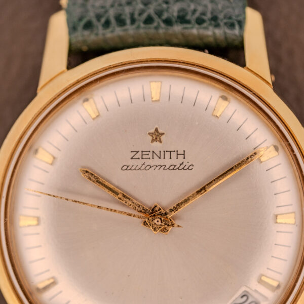 Close-up of the Zenith Automatic Date Cal. 2542 25 Jewels Sunburst Dial, displaying 10:09:36, paired with a green strap.