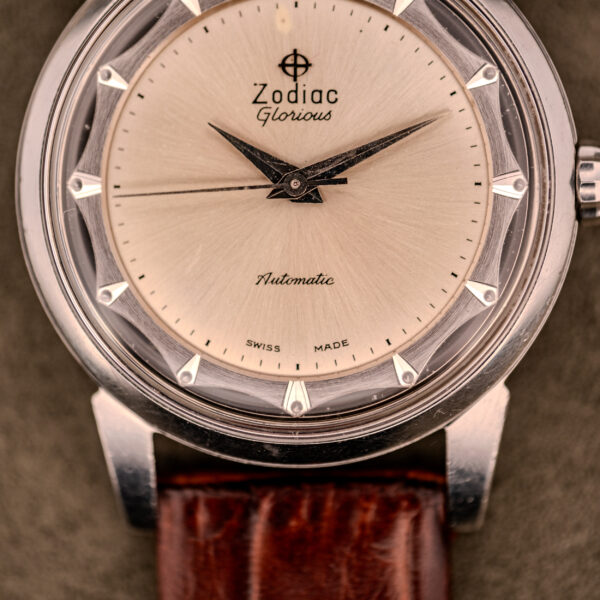 Close-up of the Zodiac Glorious Automatic "Faceted Bezel" Ref. 696 Cal. 1624, showcasing its faceted bezel, beige dial, and brown leather strap.