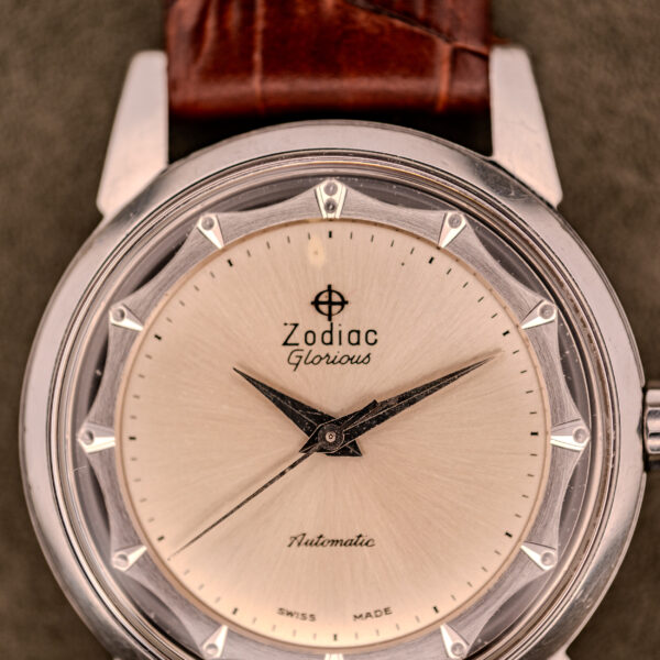 Close-up of the Zodiac Glorious Automatic "Faceted Bezel" Ref. 696 Cal. 1624, showcasing its faceted bezel, brown leather strap, and silver details.