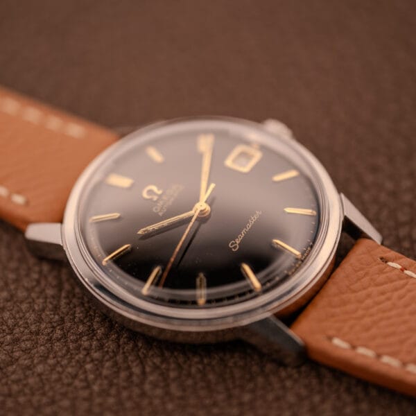 Omega Seamaster 166.002 stainless steel case profile with twisted faceted lugs and brushed top surface