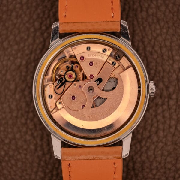 Omega caliber 562 automatic movement with copper-finished bridges, Omega shield and matching serial 22241716