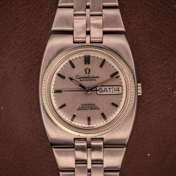 Omega Constellation 168.045 jumbo cushion case straight-on with fluted coin-edge bezel