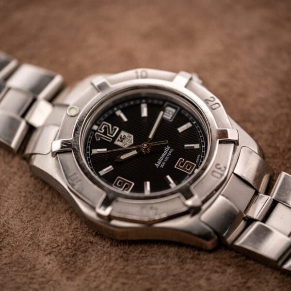 TAG Heuer WN2111 angled view of 38mm case with uni-directional bezel and integrated lugs