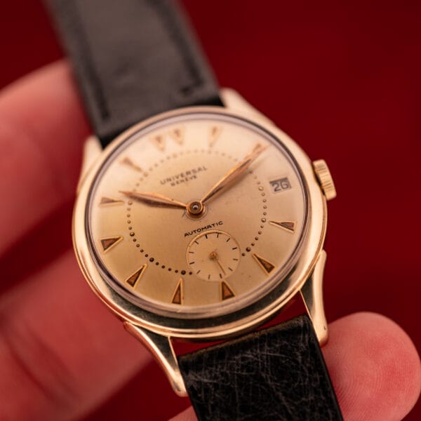 Universal Geneve 138C bridge signed SWISS UNIVERSAL GENEVE with ruby jewels visible