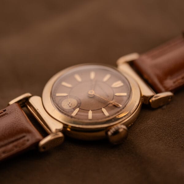 Hamilton Prescott three-quarter angled view showing stepped capped lugs and salmon dial