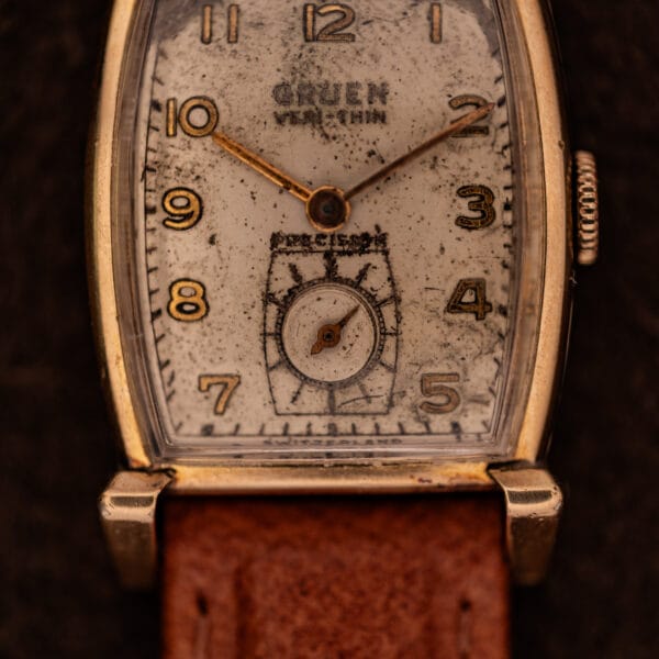 Gruen Veri-Thin Precision dial straight-on: GRUEN VERI-THIN wordmark, gilt numerals, sunken seconds register signed PRECISION