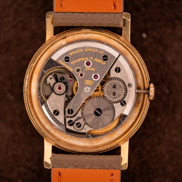 Gruen caliber 510 manual wind movement showing GRUEN WATCH Co, SEVENTEEN 17 JEWELS, SWISS and orange 510 caliber cartouche