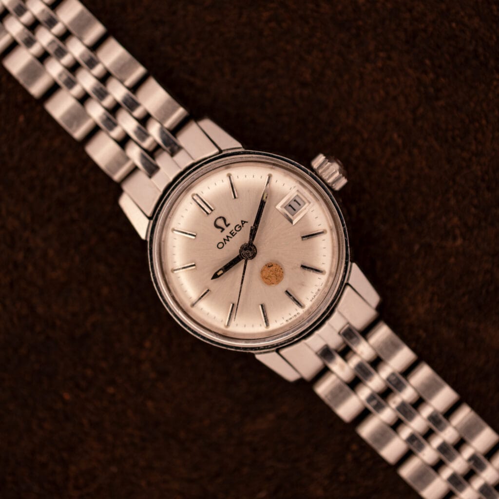 Vintage Omega Ladymatic 566.002 silver sunburst dial with applied USS US Steel presentation medallion at 6 and date at 3