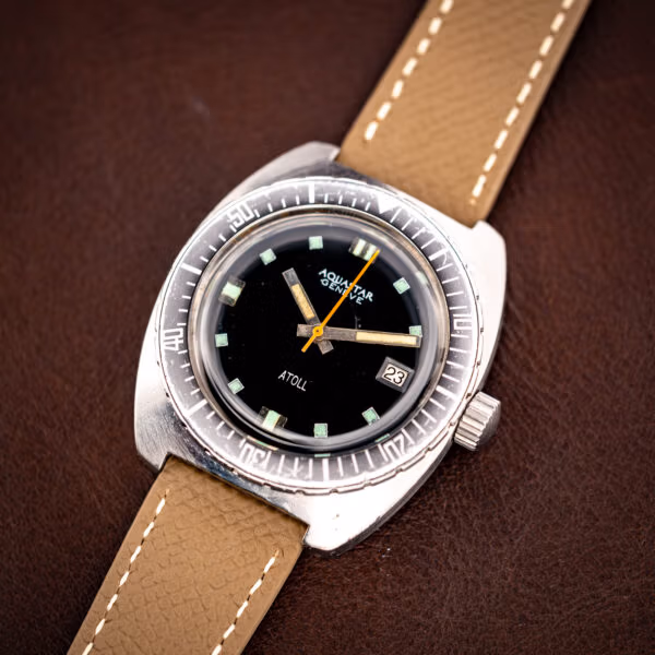 Aquastar Geneve Atoll 1001 stainless steel cushion case three-quarter view on grey leather strap