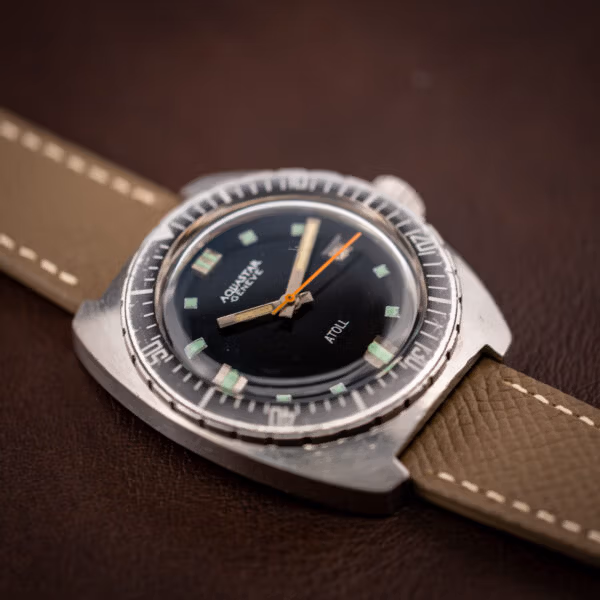 Aquastar Geneve Atoll Ref. 1001 angled dial view showing orange sweep seconds hand and ghosted bezel triangle pip