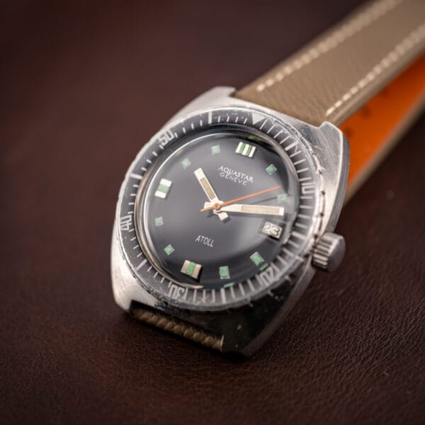 Aquastar Atoll Ref. 1001 angled view emphasizing cushion case silhouette and grey strap pairing