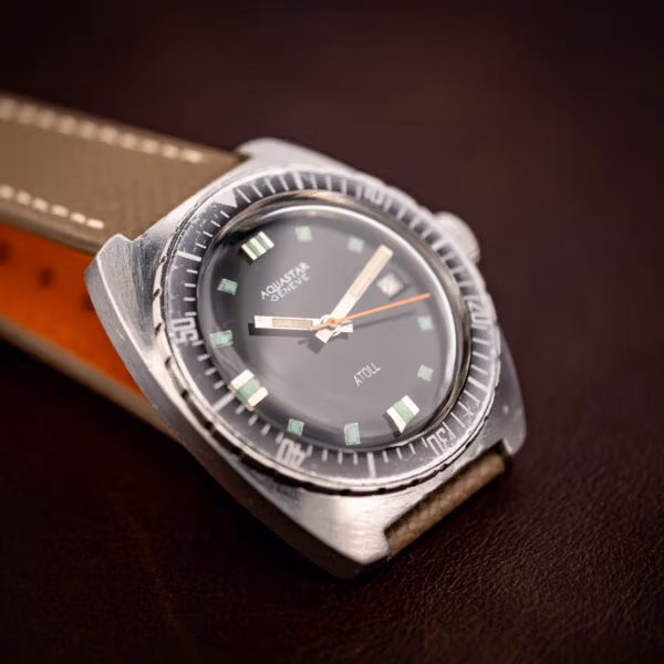 Aquastar Geneve Atoll 1001 close angled view showing dial, bezel patina and lug shape