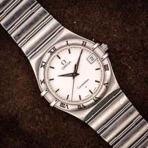 Vintage Omega Constellation 1512.30 Manhattan quartz on suede, full view of cushion stainless steel case and 1552/862 bracelet