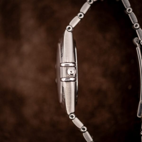 Omega Constellation 1512.30 macro side profile showing cushion case midline and integrated bracelet end-link