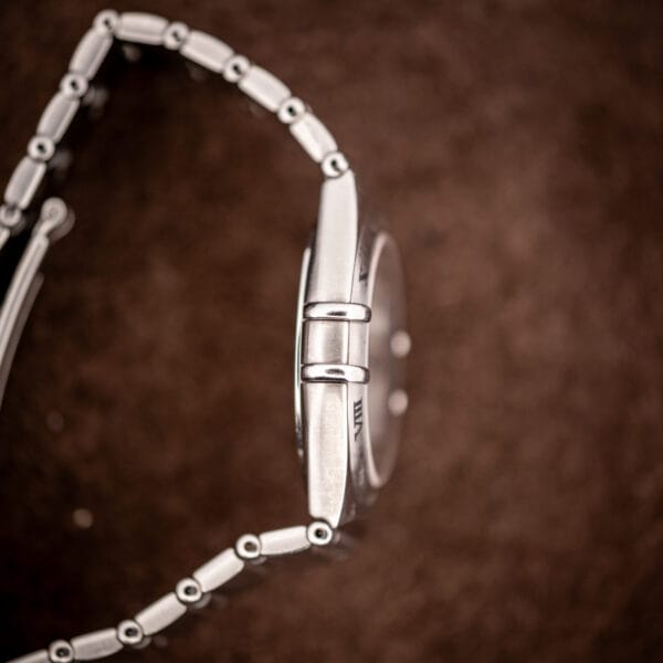 Omega Constellation 1512.30 side profile from a low angle showing case flank and engraved bezel numeral VIII