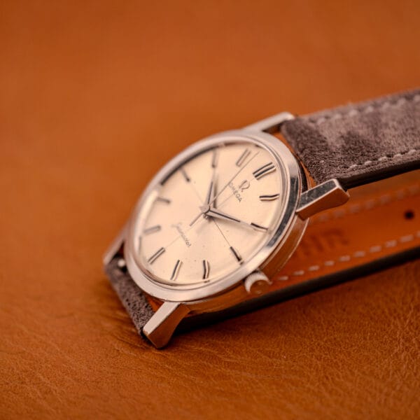 Omega Seamaster 135.005 angled close-up showing case flank, crown, and the open-tipped dauphine handset