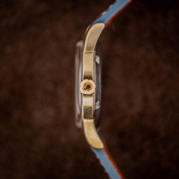 Omega 2577-19 gold signed crown macro with the Omega symbol stamped into the crown face