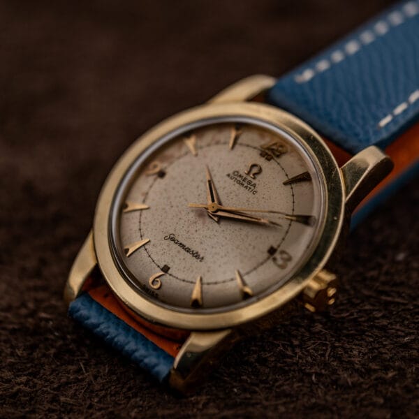 Omega Seamaster bumper 2577-19 dial angle with applied dart markers and gold Arabic quarter numerals
