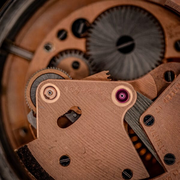 Omega caliber 354 bridge macro with movement serial 13542461 and jeweled bearings