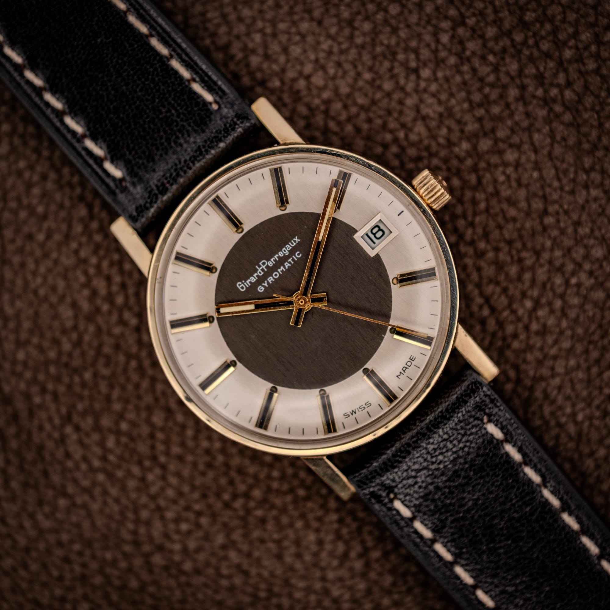 DSCF3371 Girard-Perregaux Gyromatic two-tone tuxedo dial, silver chapter ring around a dark center, gold baton markers and date at three