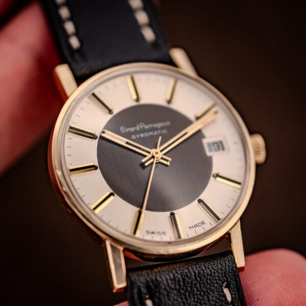 Girard-Perregaux Gyromatic two-tone dial with thin gold center seconds hand and framed date at three