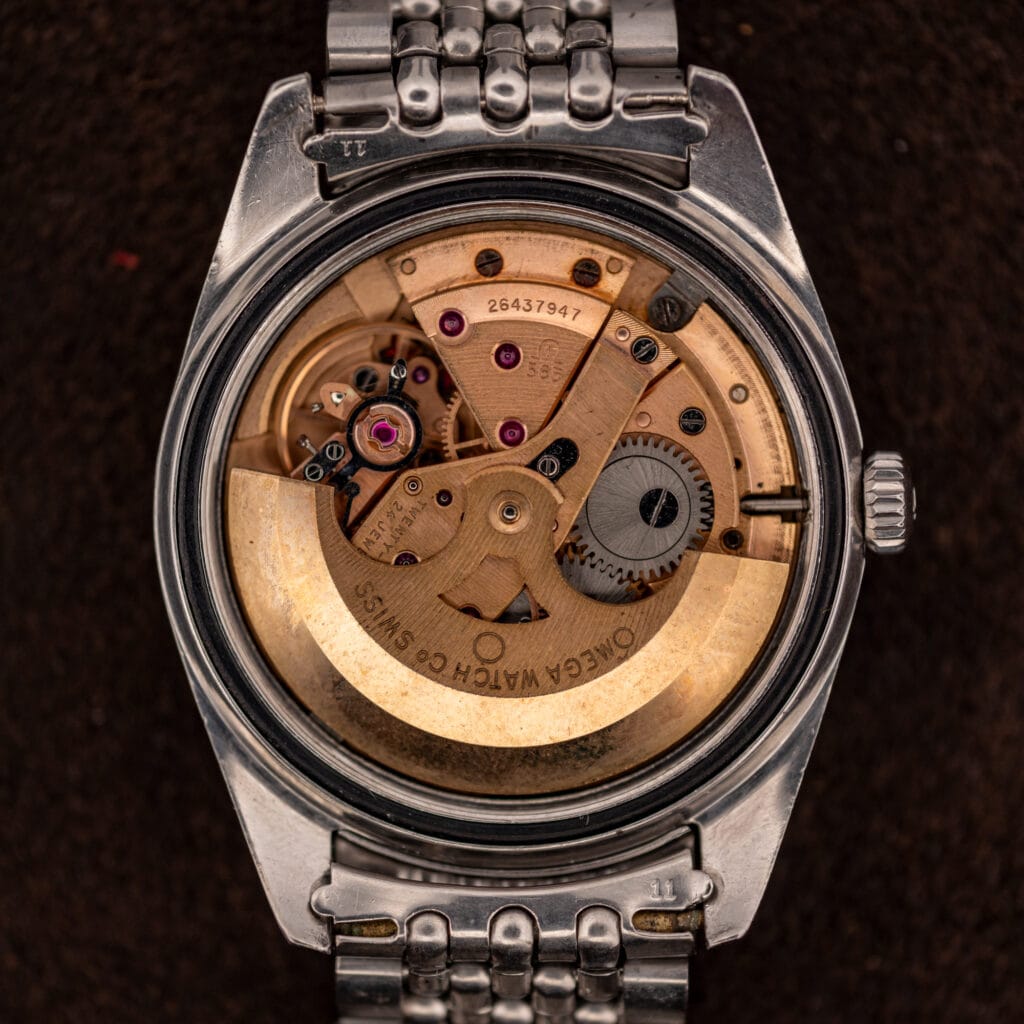 Omega caliber 565 automatic movement, 24 jewels, serial 26437947 on the gilt bridge