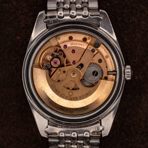 Omega caliber 565 automatic movement, 24 jewels, serial 26437947 on the gilt bridge