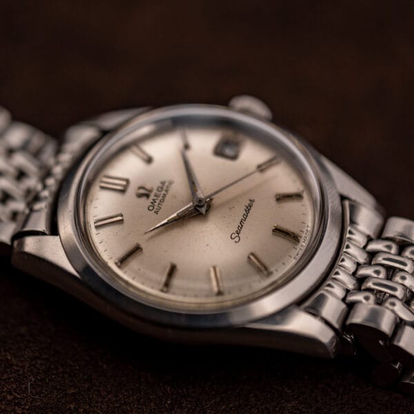 Omega Seamaster 166.010 three-quarter view, silver dial with date and tritium SWISS MADE text