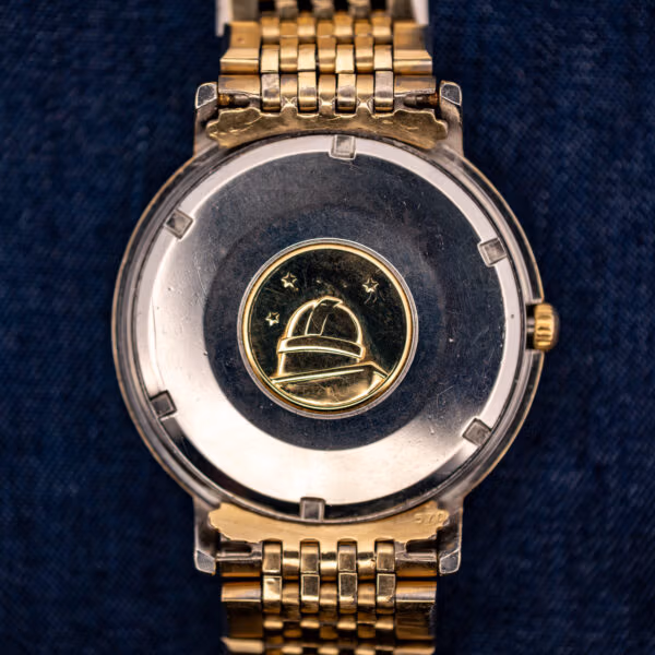 Omega Constellation 168.004 caseback observatory medallion, eight stars above the Geneva observatory on a steel screw-back