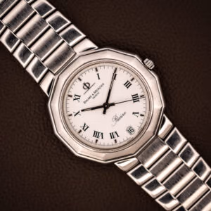Baume & Mercier Riviera Ref. 5131.2 white Roman numeral dial and twelve-sided steel bezel on integrated bracelet