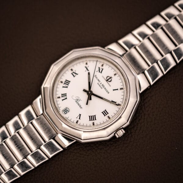 Baume & Mercier Riviera 5131.2 angled view of the dodecagonal stainless steel case and integrated bracelet
