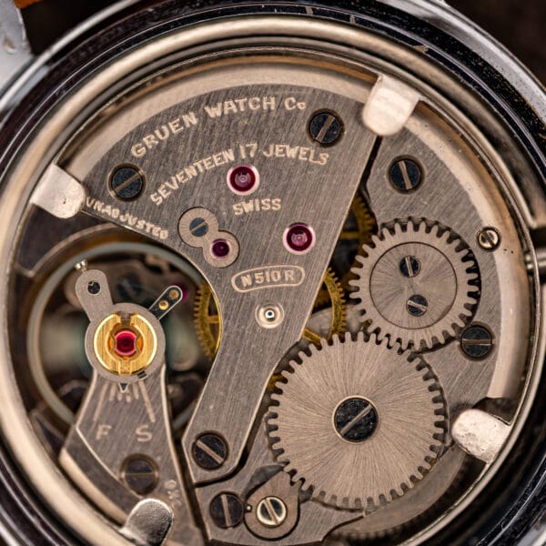Gruen N510R movement macro stamped GRUEN WATCH Co SEVENTEEN 17 JEWELS SWISS and UNADJUSTED