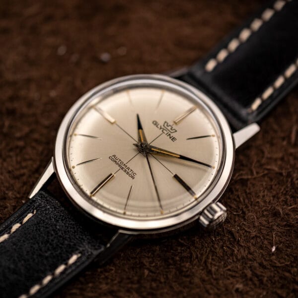 Vintage Glycine Compressor 645 polished stainless steel case at an angle with single knurled crown