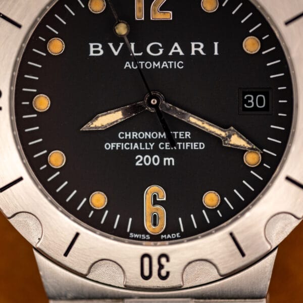 Bulgari SD38S dial detail with SWISS MADE, applied 6 numeral and CHRONOMETER OFFICIALLY CERTIFIED text