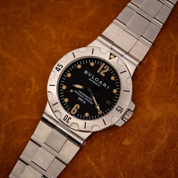 Bulgari Diagono Scuba SD38S 38mm stainless steel diver lying flat showing black dial and steel bracelet