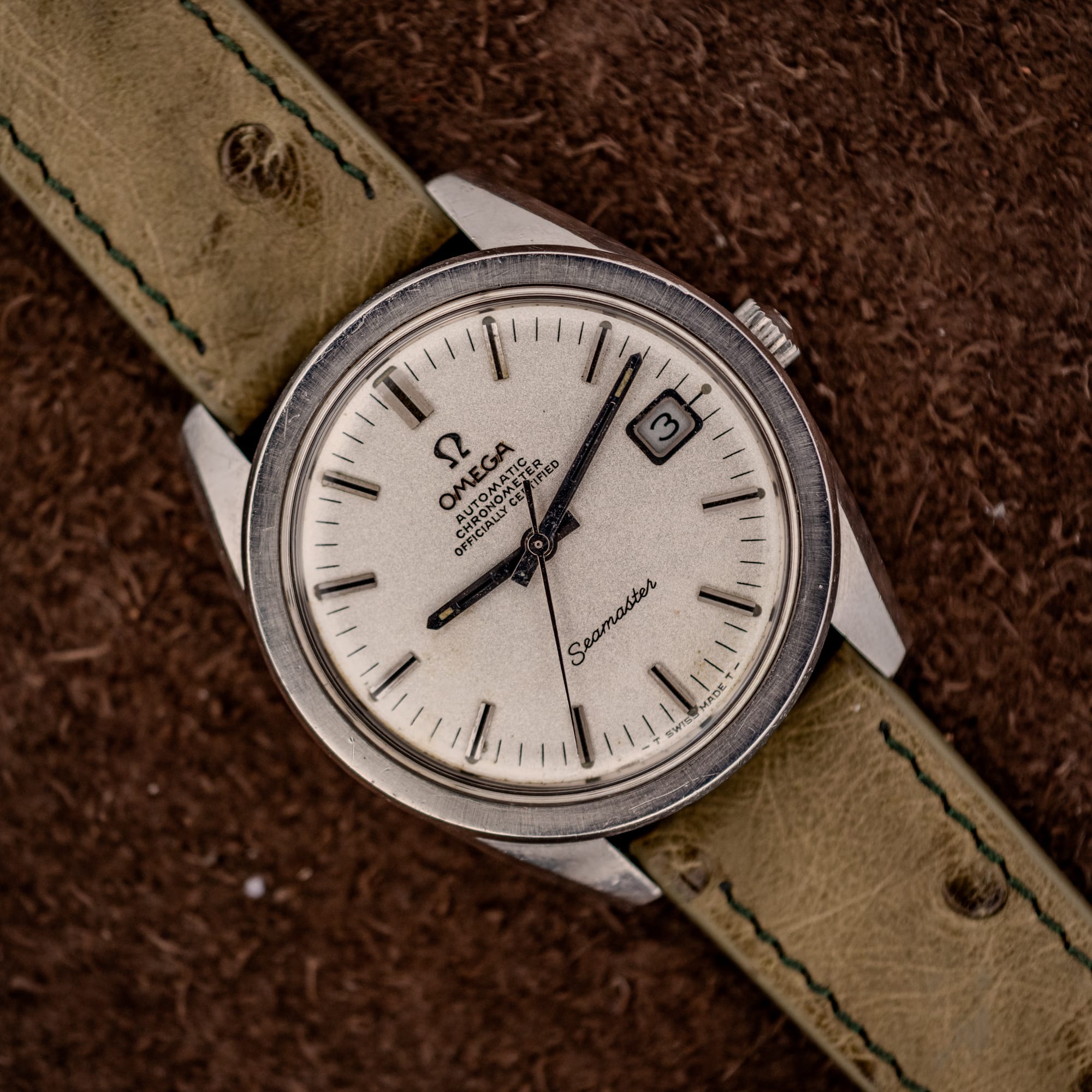 DSCF3818 Omega Seamaster Chronometer 168.022 top-down on olive Ostrich strap with sandblasted silver-white dial and date at three