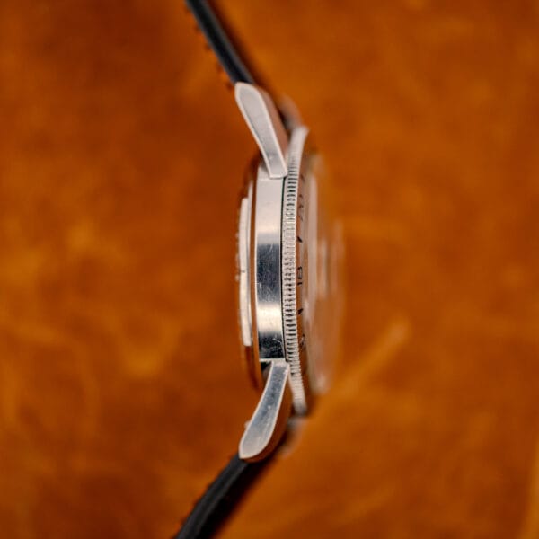 Glycine Airman coin-edge bidirectional 24-hour bezel and polished case flank, side profile