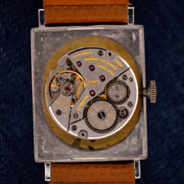 Longines manual caliber 528 movement, 17 jewels, signed LONGINES SWISS UNADJUSTED bridge
